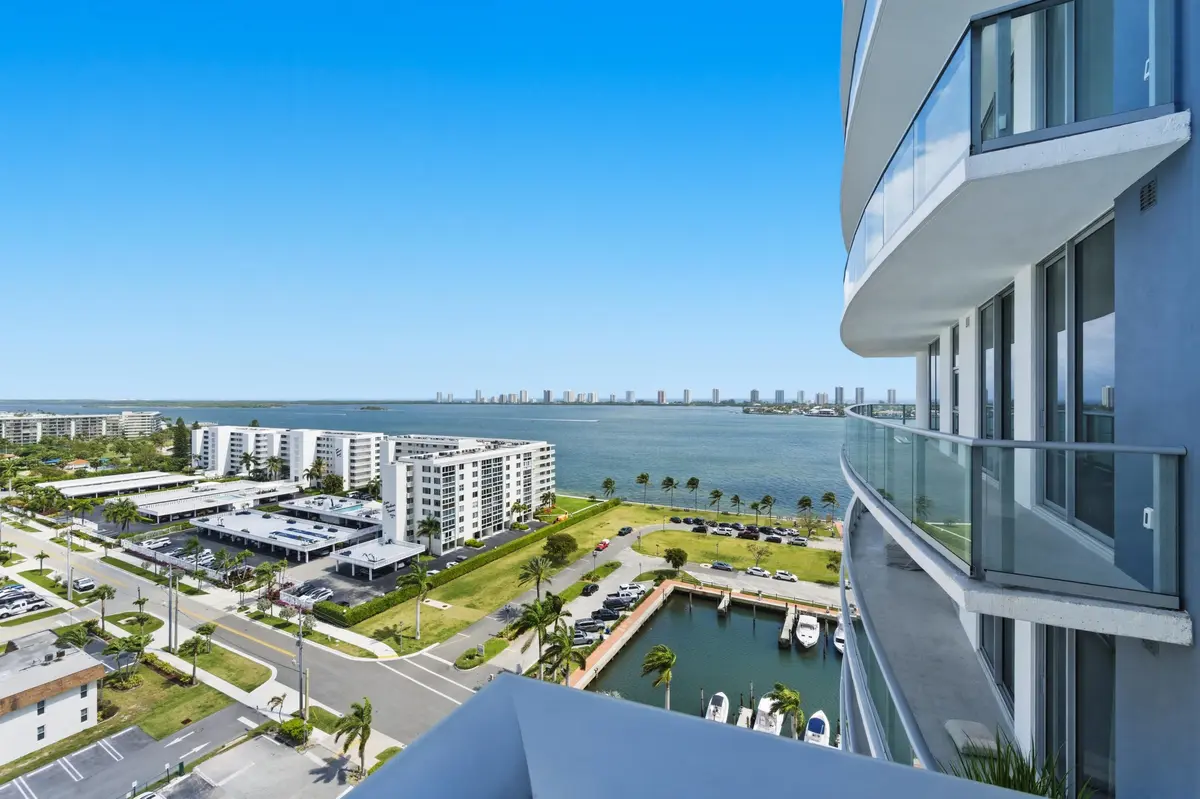 Nautilus_220_balcony_002 at 220 Lake Shore Drive 1205, Lake Park