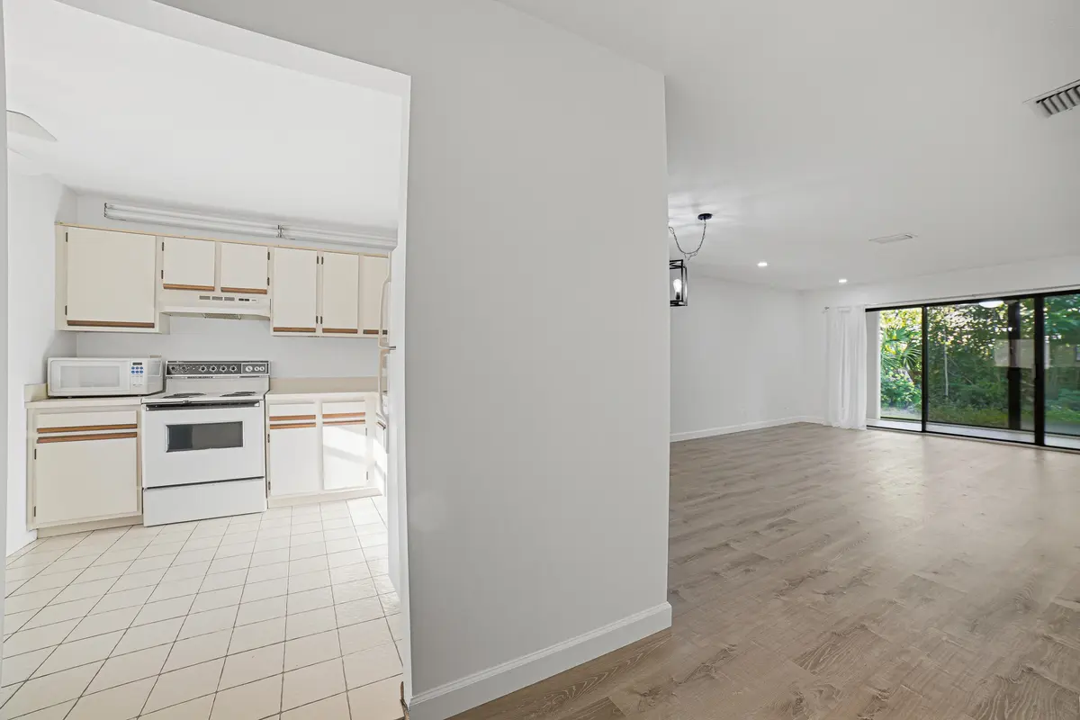 Foyer at 4213 NW 22nd Street, Coconut Creek