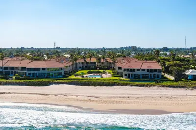 6711 N Ocean Boulevard 13, Ocean Ridge – sold