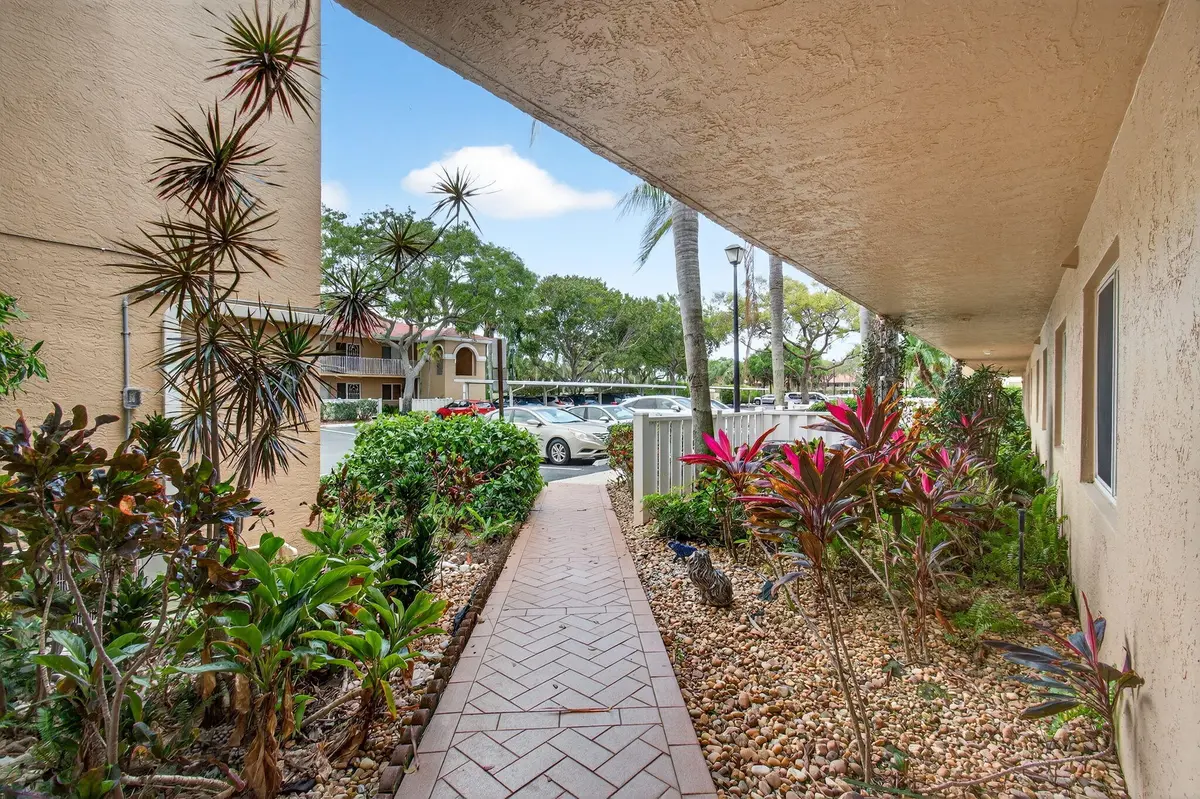 8-web-or-mls-DSC_8327 at 5952 Regal Glen Drive 104, Boynton Beach