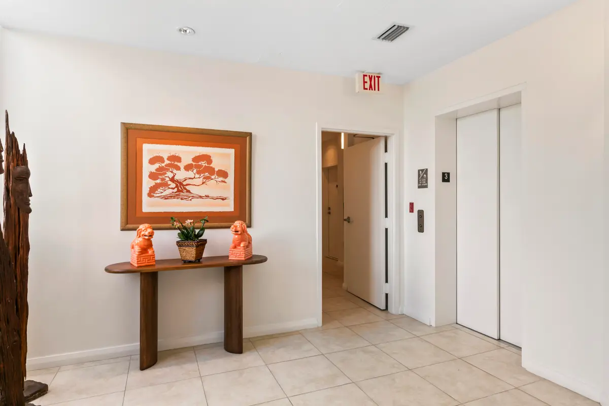 photos_high_resolution_1617_N_Flager_Dr_ at 1617 N Flagler Drive 302, West Palm Beach