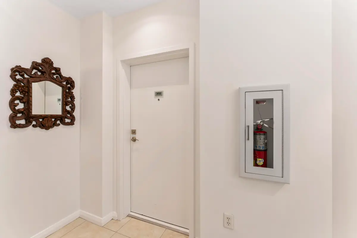 photos_high_resolution_1617_N_Flager_Dr_ at 1617 N Flagler Drive 302, West Palm Beach