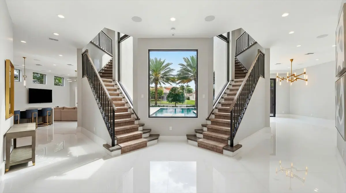 07-Walking in the front door at 2186 Stotesbury Way, Wellington