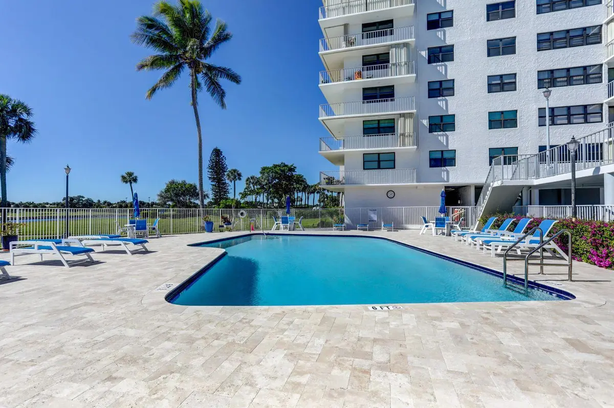 Pool at 336 Golfview Road 203, North Palm Beach