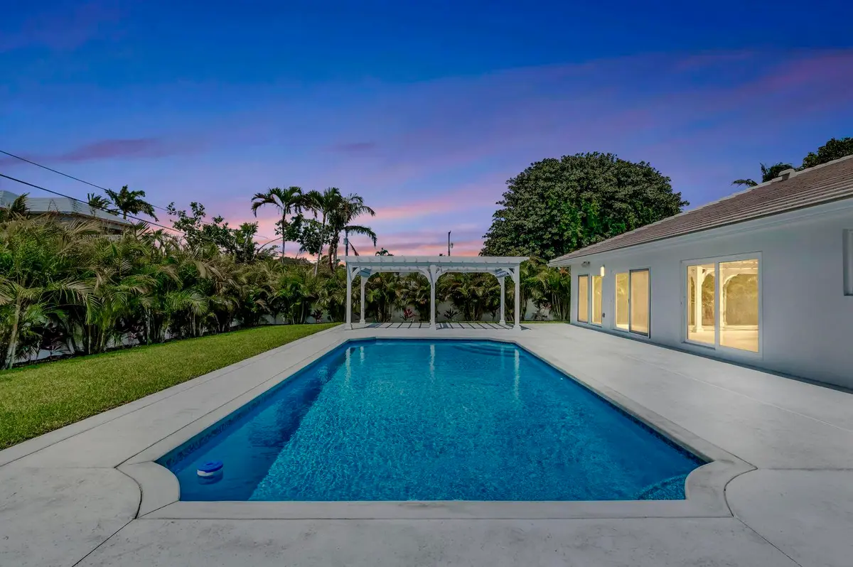 LARGE HEATED POOL at 530 NW 14th Street, Delray Beach