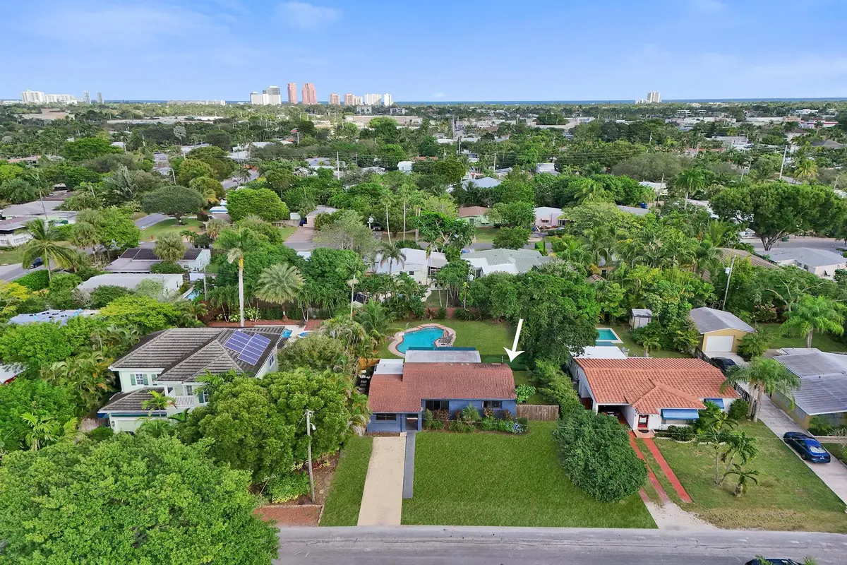 DJI_20251126144014_0485_D at 1728 NE 17th Terrace, Fort Lauderdale