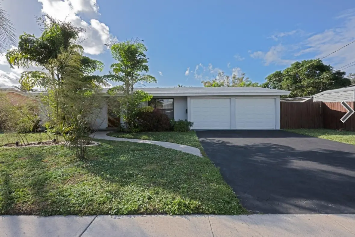 Photo 2 at 1311 SW 56th Avenue, Plantation