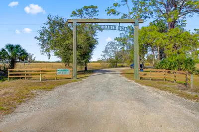 30003 SW Martin Highway, Okeechobee – Single Family Residence for sale