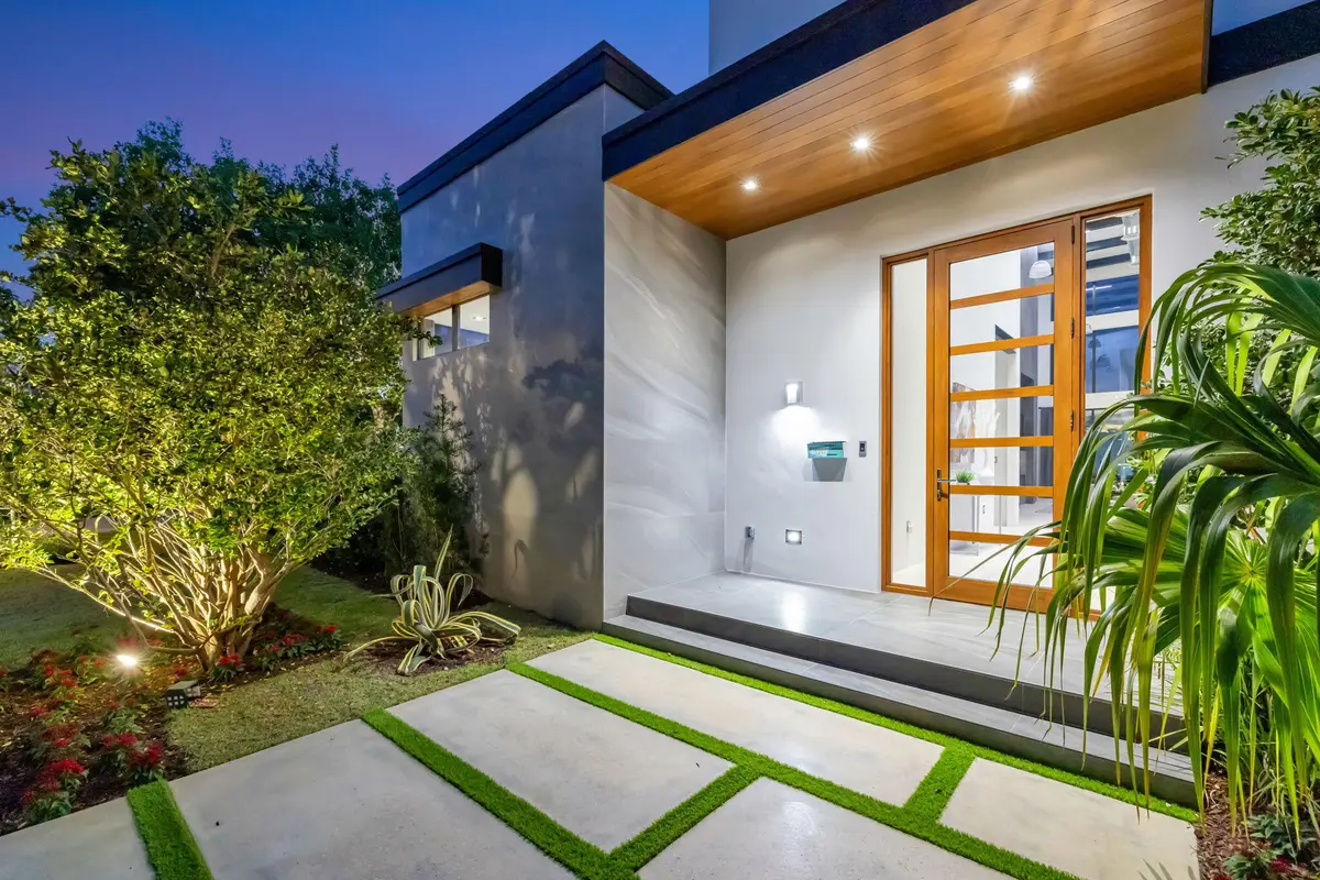 157-web-or-mls-699A2637 at 5211 NE 32nd Avenue, Fort Lauderdale