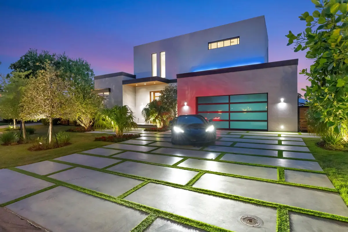 153-web-or-mls-699A2617 at 5211 NE 32nd Avenue, Fort Lauderdale