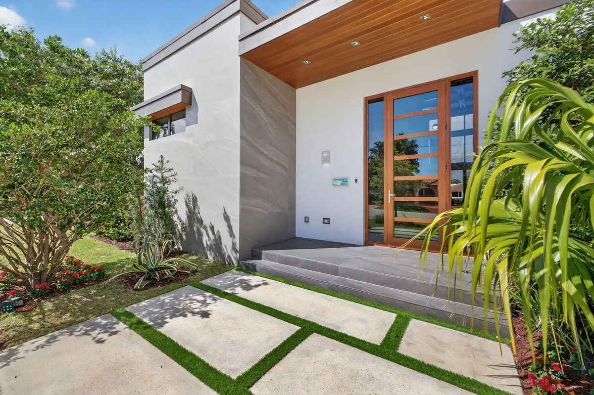 5-web-or-mls-699A1512 at 5211 NE 32nd Avenue, Fort Lauderdale