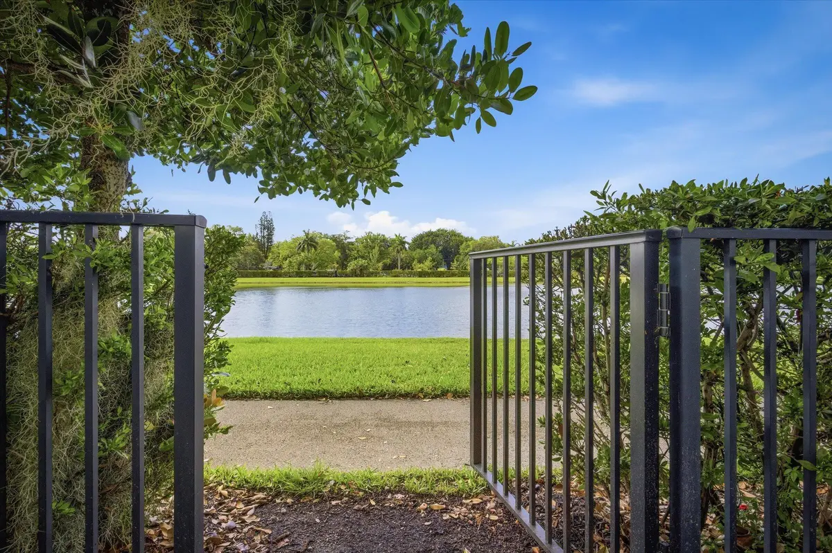 Jogging/ walk Path Access at 5884 Mustang Manor, Davie