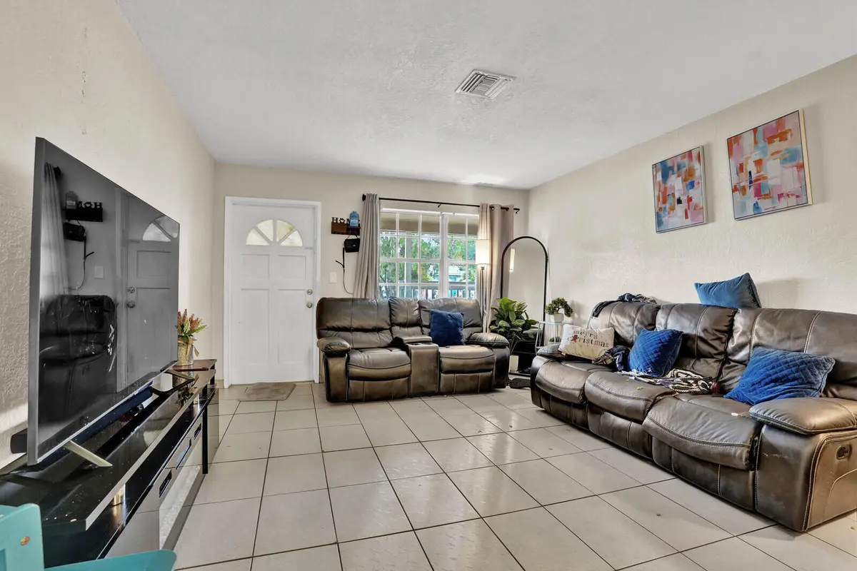 06_Image_6_mls at 2040 NE 2nd Terrace, Pompano Beach
