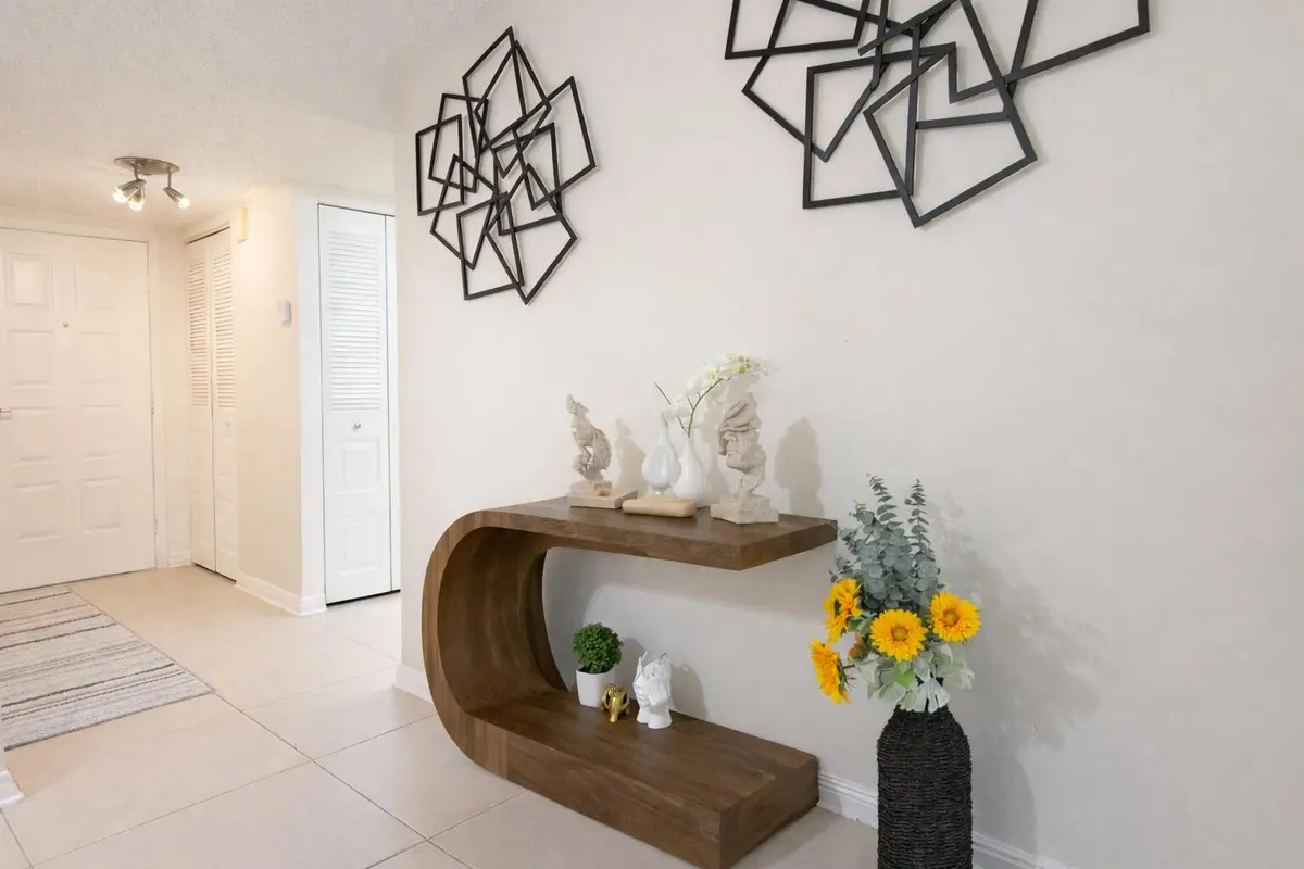 Entry Wall at 110 Lake Emerald Drive 405, Oakland Park