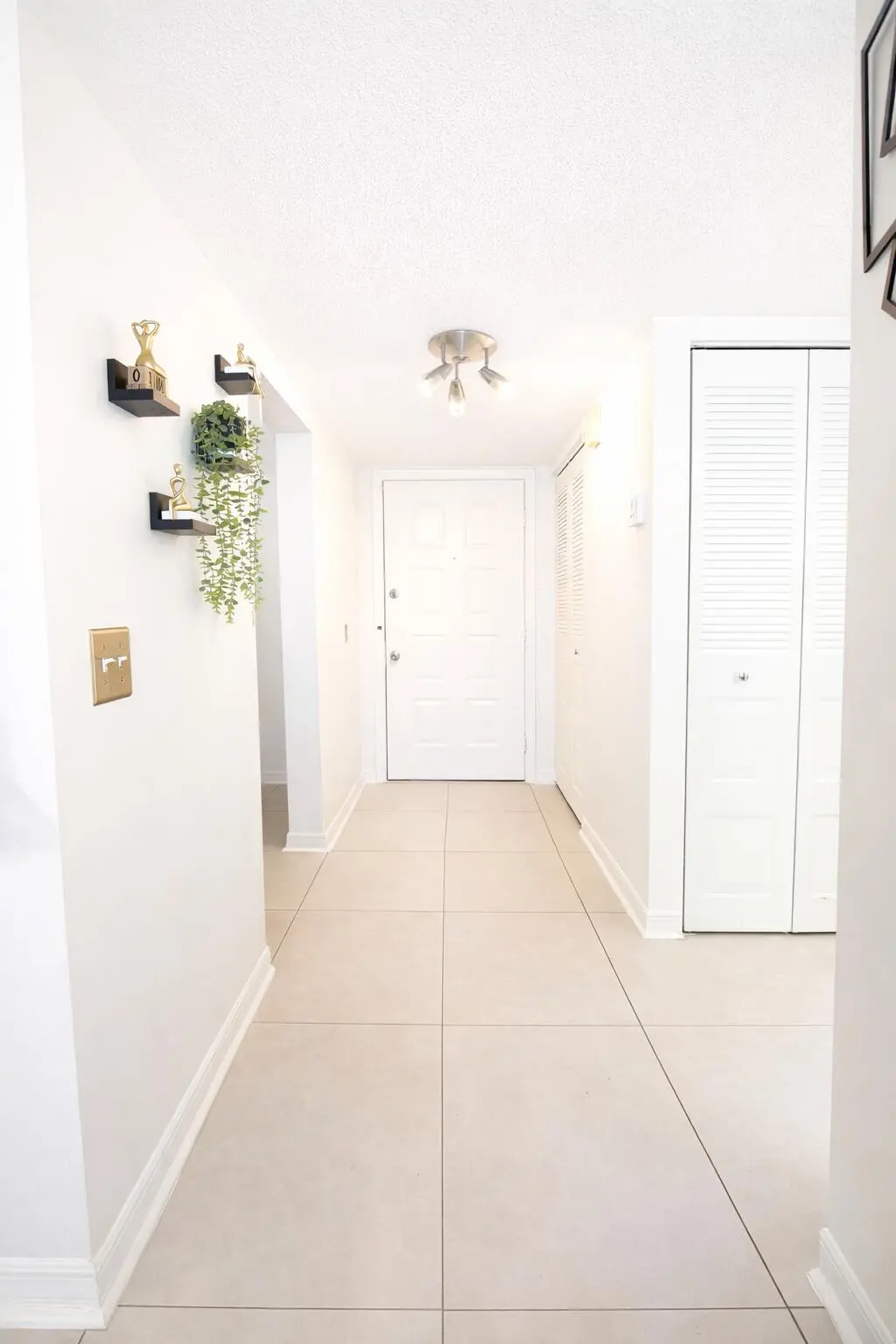 Entry at 110 Lake Emerald Drive 405, Oakland Park