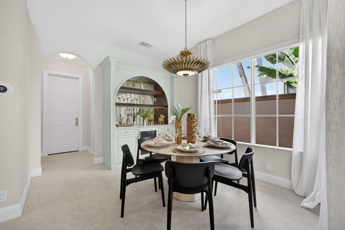 Custom Bar at 26 Stoney Drive, Palm Beach Gardens