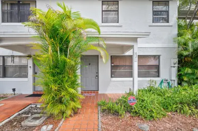 621 NW 105th Way, Pembroke Pines – sold