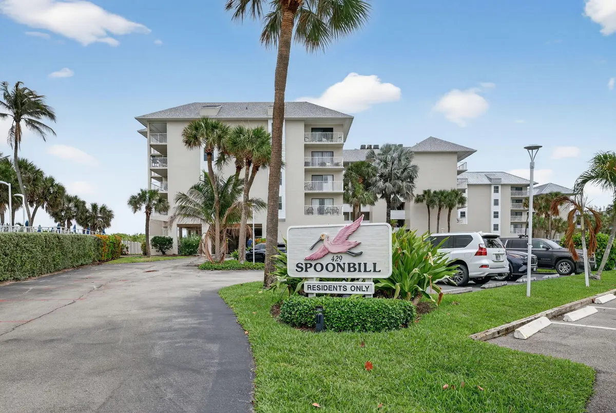 1-web-or-mls-3A5A1357 at 429 NE Tradewind 303, Hutchinson Island