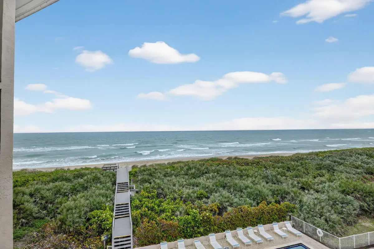27-web-or-mls-3A5A1311 at 429 NE Tradewind 303, Hutchinson Island