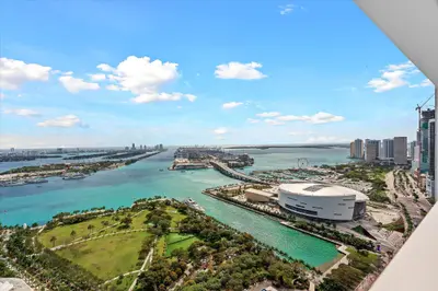 1040 Biscayne Boulevard 4002, Miami – sold