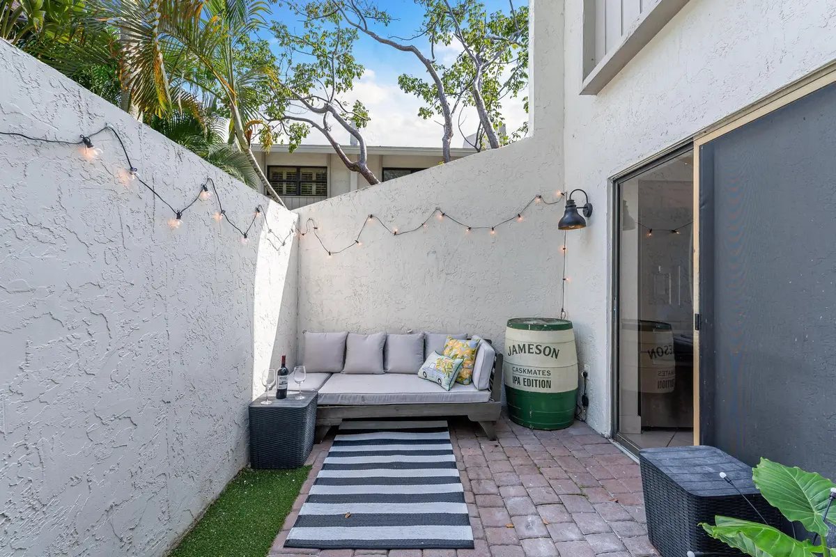 Front Patio at 563 NE 7th Avenue 1B, Fort Lauderdale