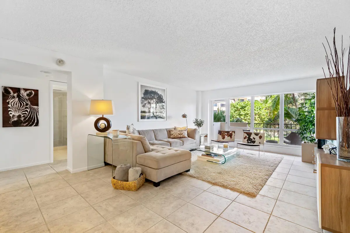 Lining Room at 5000 N Ocean Boulevard 208, Lauderdale-By-The-Sea