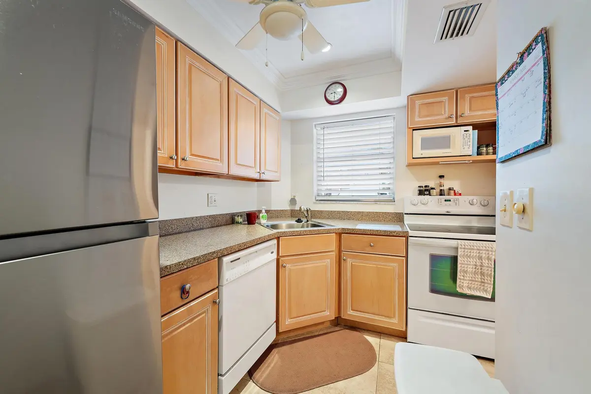18081 SE Country Club Dr bldg 6 apt 51-2 at 18081 SE Country Club Drive 6-51, Jupiter