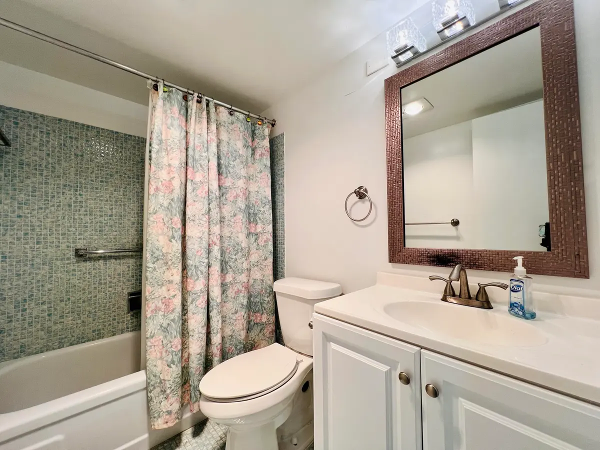 Full Bath W/Updates at 27 Sheffield B, West Palm Beach