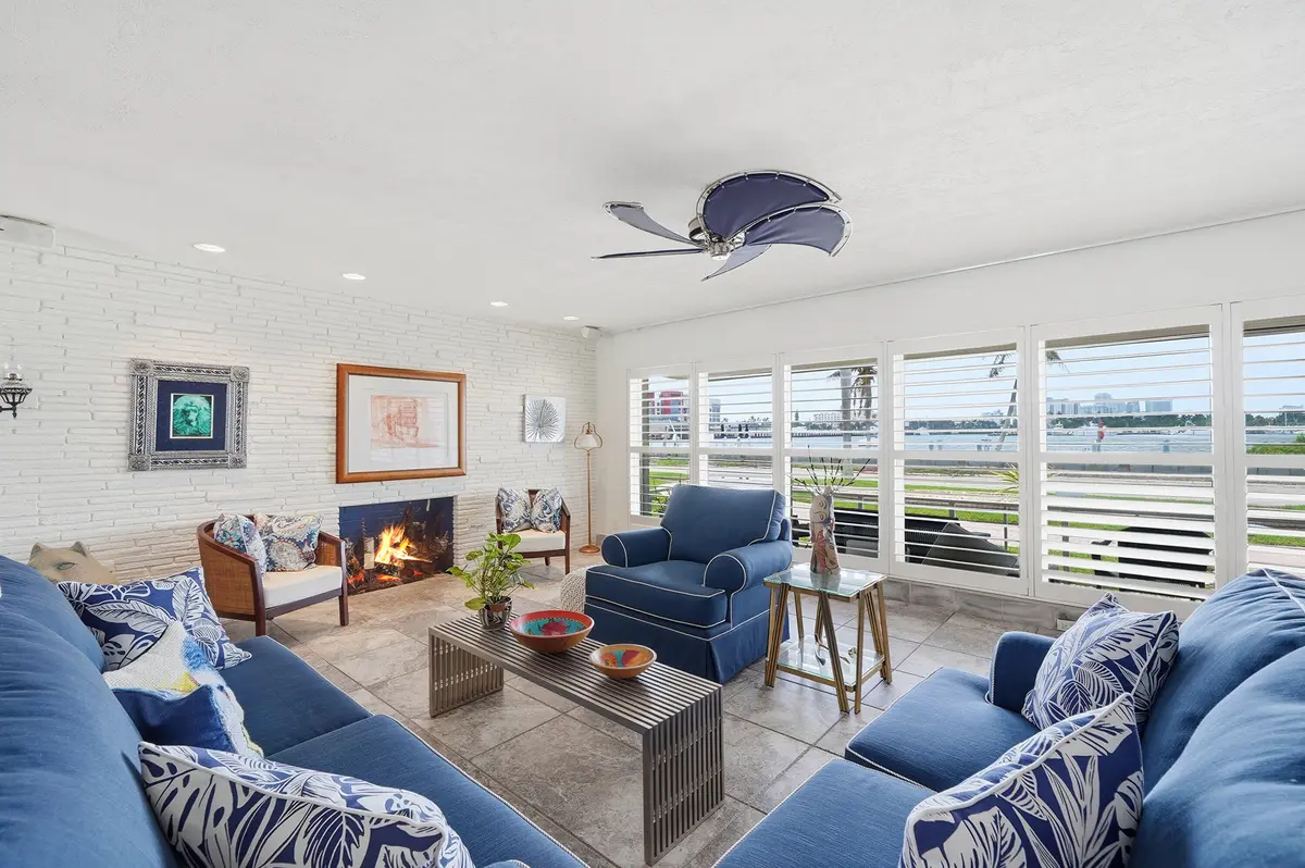 Living room at 707 N Northlake Drive, Hollywood