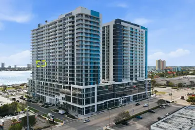 220 Lake Shore Drive 1205, Lake Park – Condominium for sale