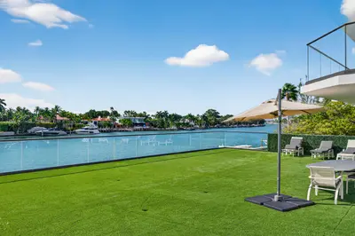 5500 Collins Avenue 302, Miami Beach – Condominium for sale