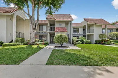 5561 Fairway Park Drive 203, Boynton Beach – sold
