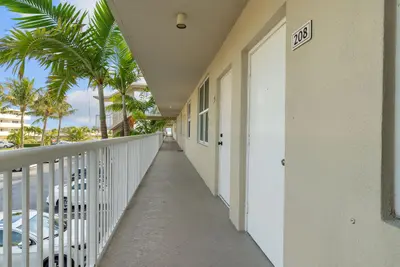 2565 S Ocean Boulevard 208, Palm Beach – Condominium for rent
