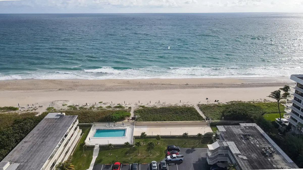 Private beach access at 2565 S Ocean Boulevard 208, Palm Beach