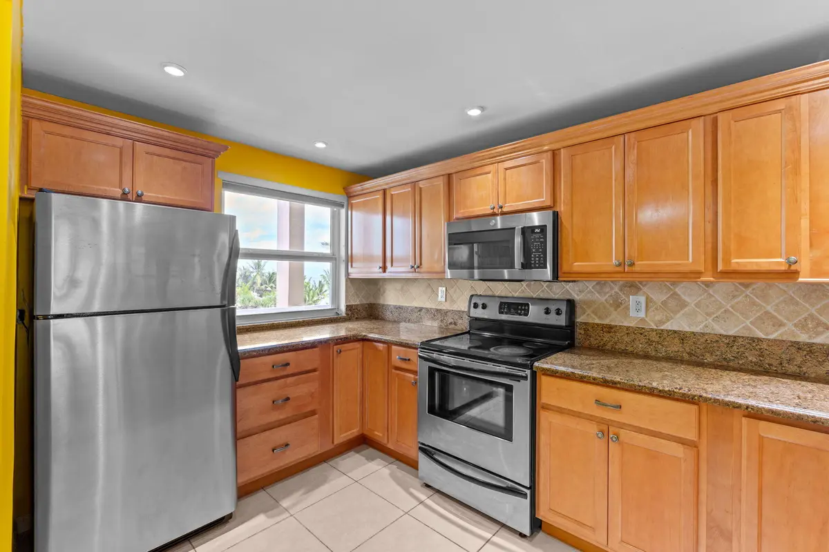 6-web-or-mls-A7408308 at 1069 Hillsboro Mile  503, Hillsboro Beach