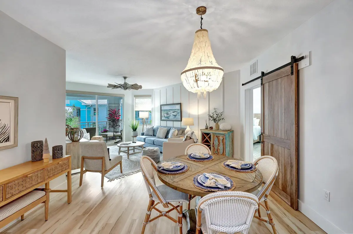 Living/Dining at 875 NW Flagler Avenue 404, Stuart