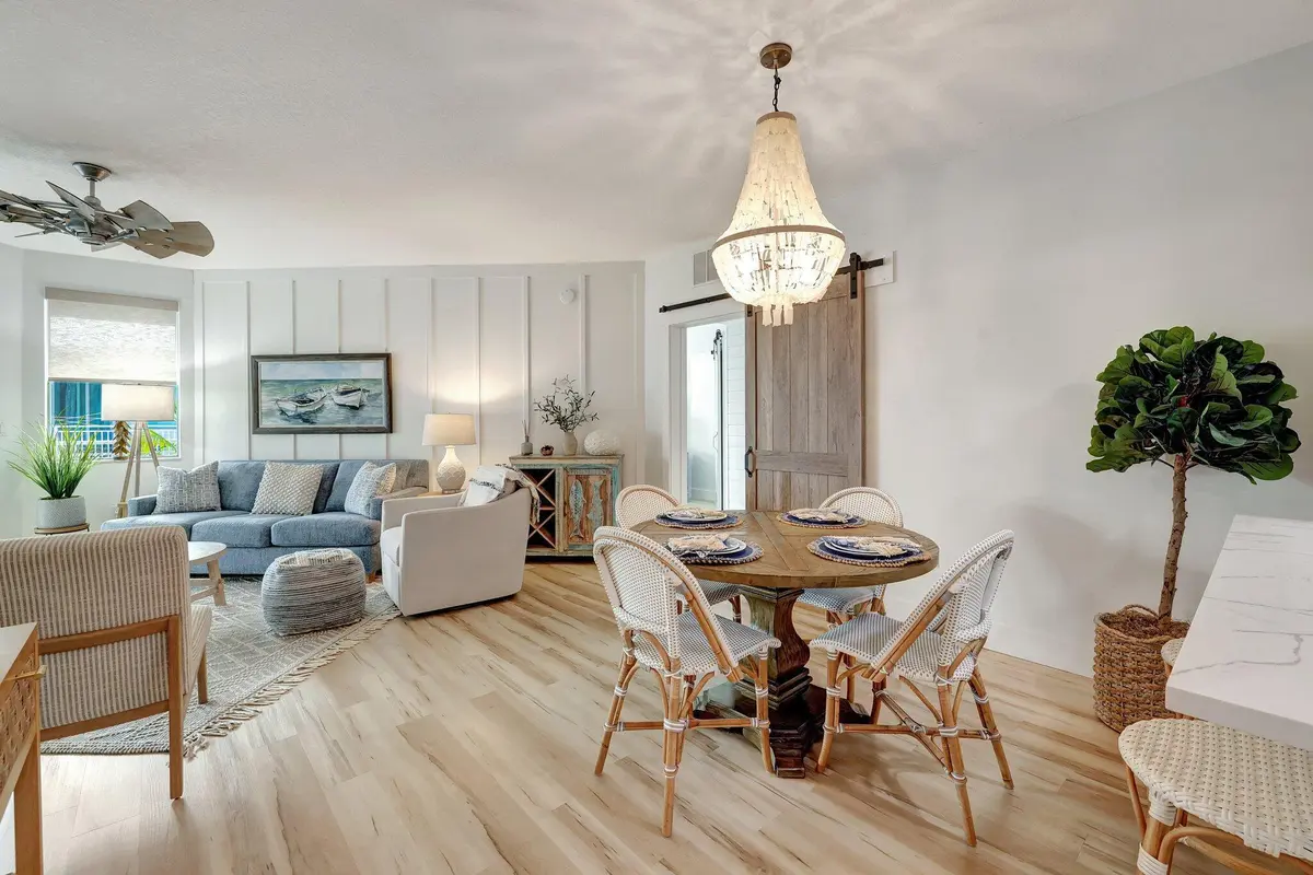 Living/Dining at 875 NW Flagler Avenue 404, Stuart