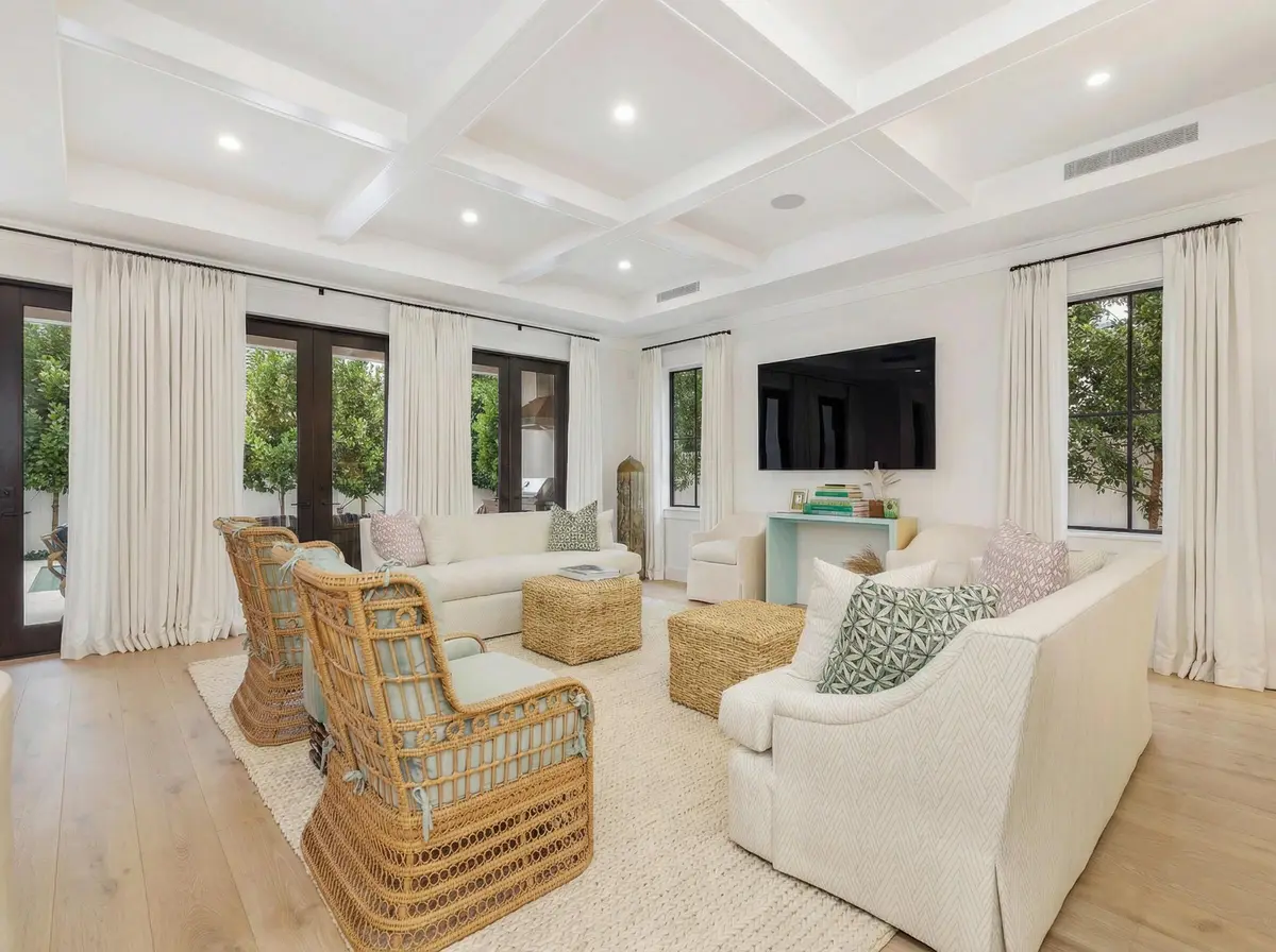 living at 315 Avila Road, West Palm Beach