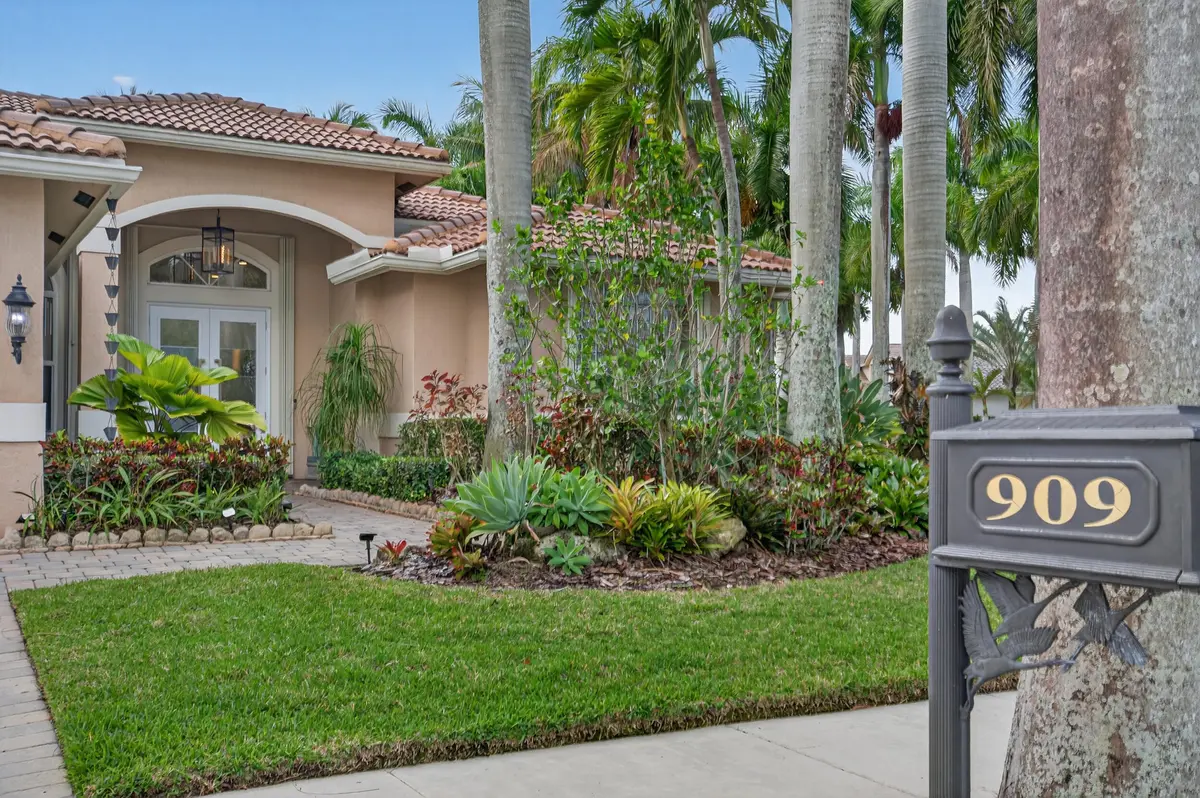 909-18 at 909 Stillwater Court, Weston