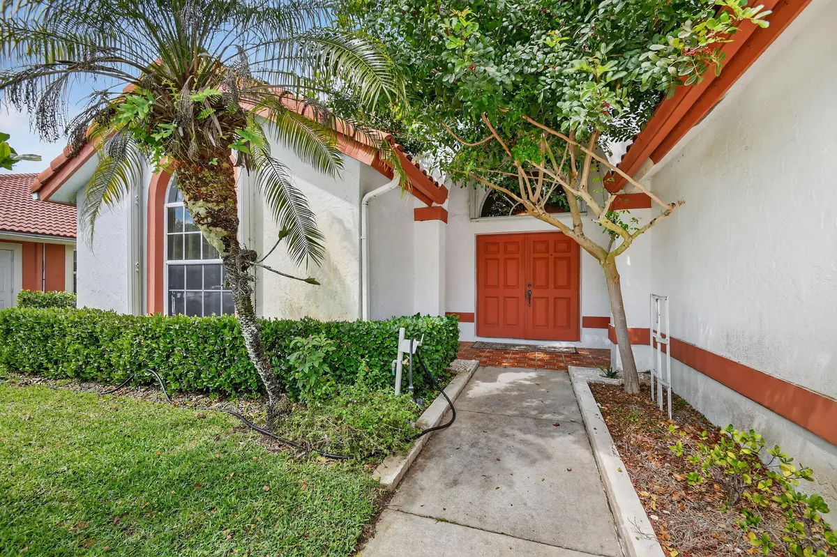 Covered Entrance at 2453 Stonegate Drive, Wellington