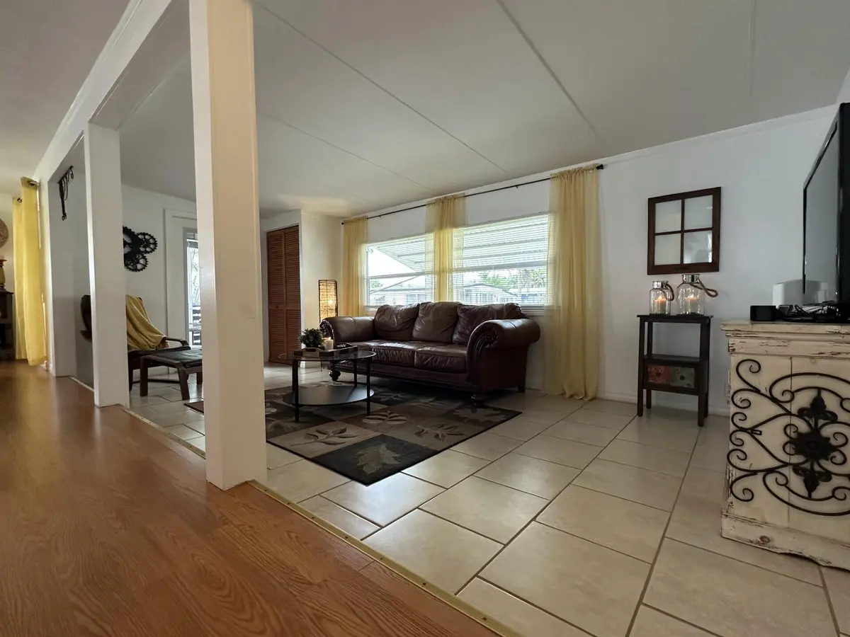 6b4baa47-1f10-4eb0-840d-22ecbdc76429 at 8661 SW 18th Place, Davie