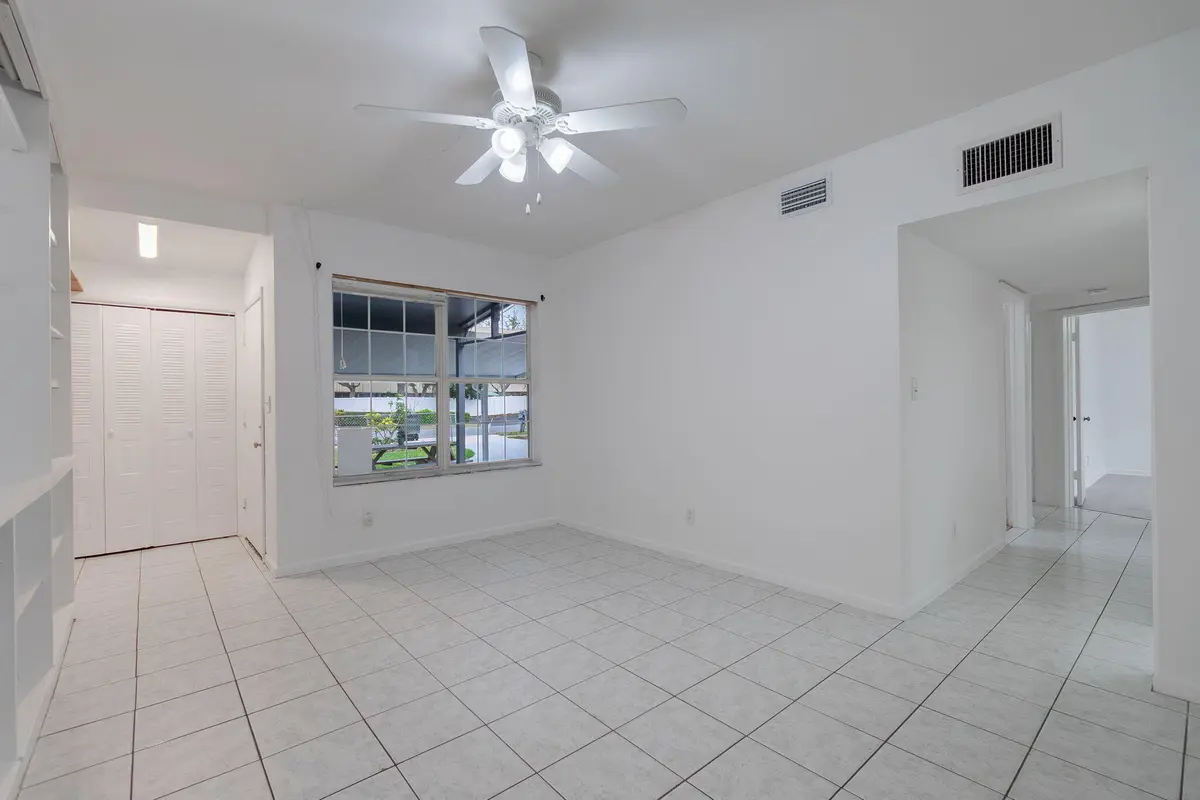 Entry at 904 SE 16th Street, Stuart