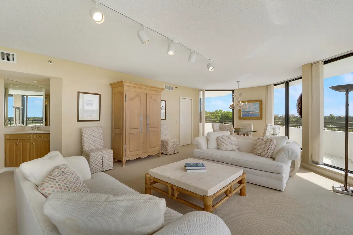 Great Room III at 3322 Casseekey Island Road 604, Jupiter