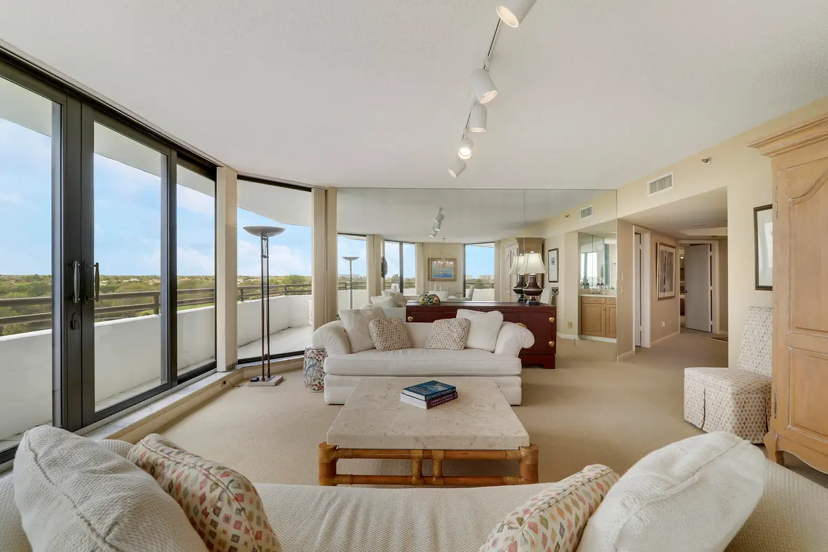 Great Room v at 3322 Casseekey Island Road 604, Jupiter