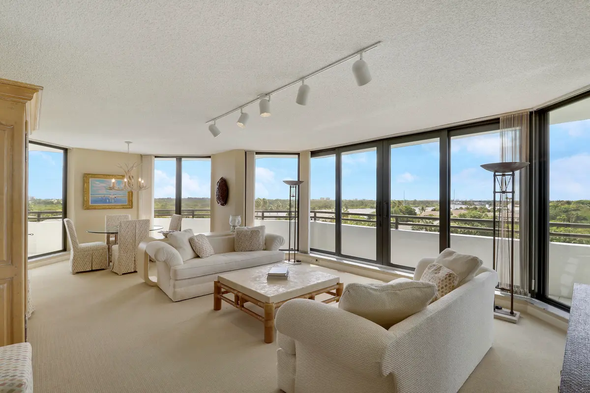 Great Room at 3322 Casseekey Island Road 604, Jupiter