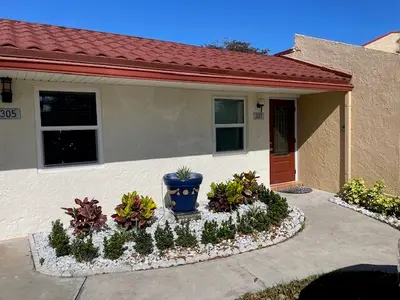 307 Lake Evelyn Drive, West Palm Beach – Villa for sale