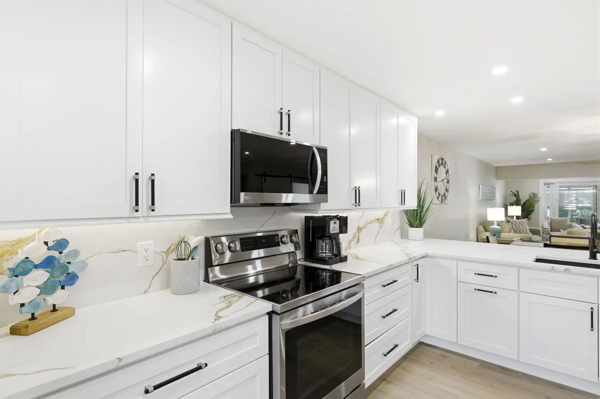 Kitchen at 1415 SW 27th Avenue 104, Delray Beach