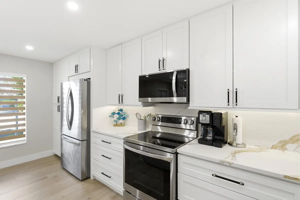 Kitchen at 1415 SW 27th Avenue 104, Delray Beach