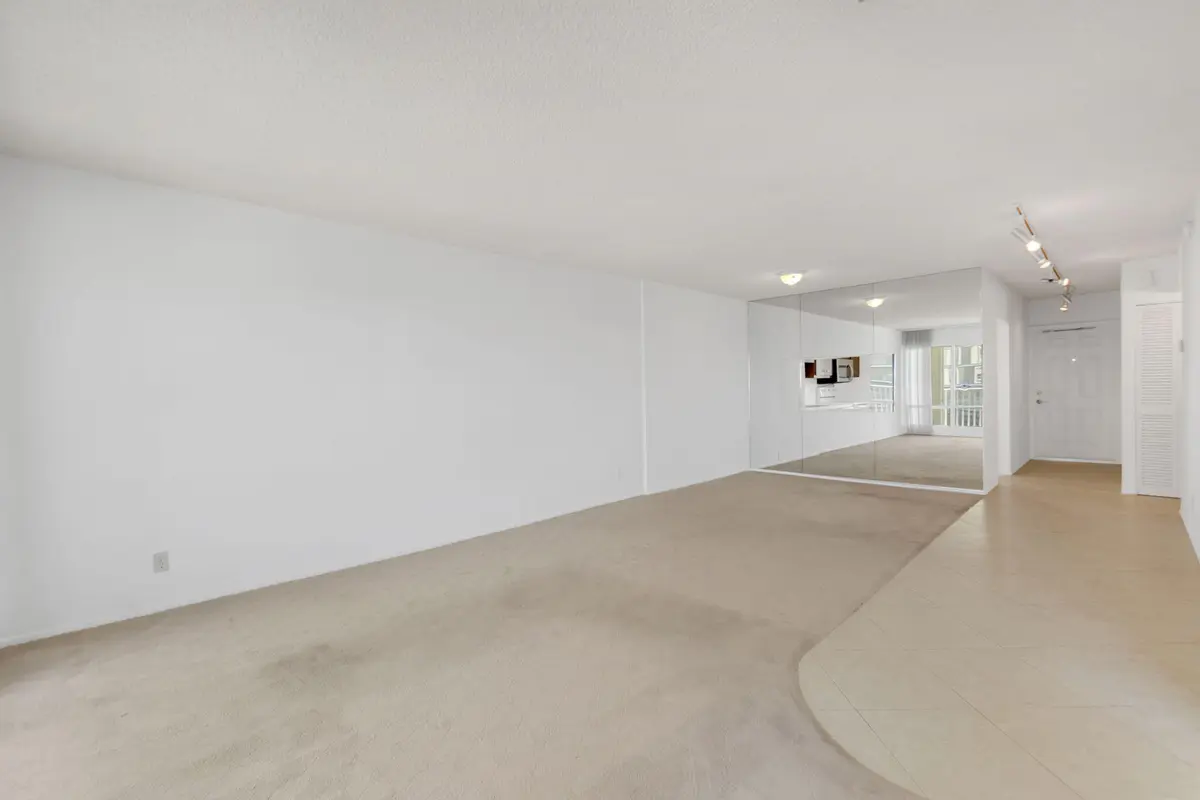 15-web-or-mls-DSC04892dsc04892 at 750 N Ocean Boulevard Apt 604, Pompano Beach