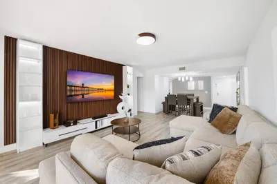 491 Racquet Club Road Unit 106, Weston – Condominium for sale